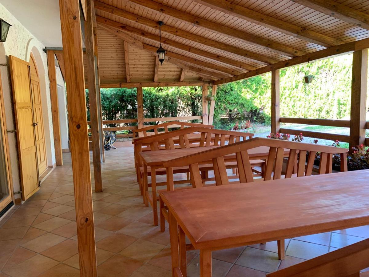 Domacinstvo Bakic Casa de hóspedes Irig Exterior foto